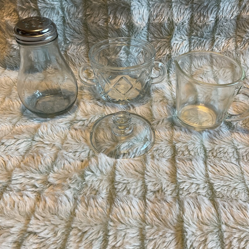 Vintage Pyrex measuring cup, unbranded shaker & sugar bowl with lid